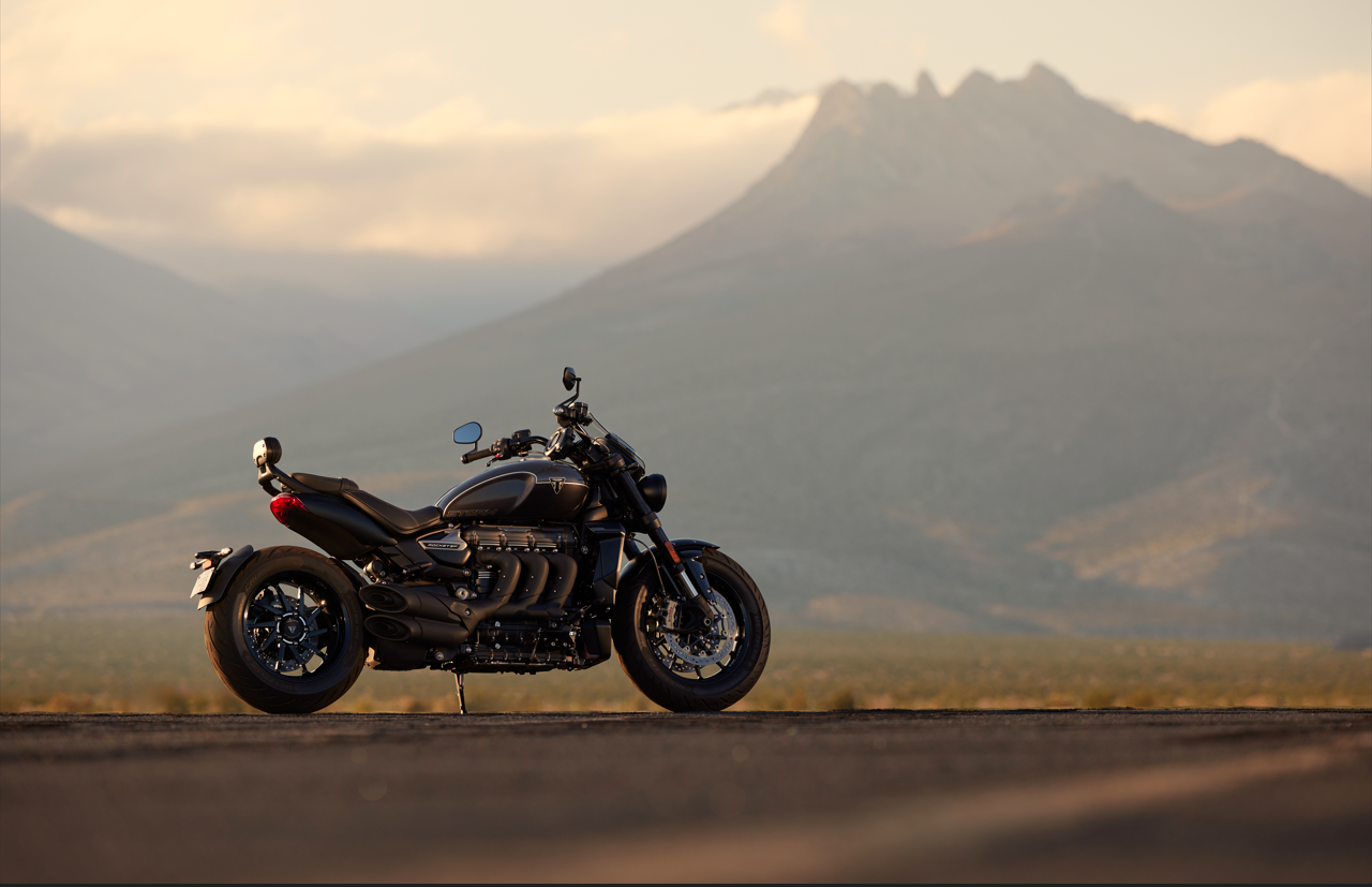 トライアンフ茅ケ崎にロケットがやってきた！ロケット3ストームR 展示