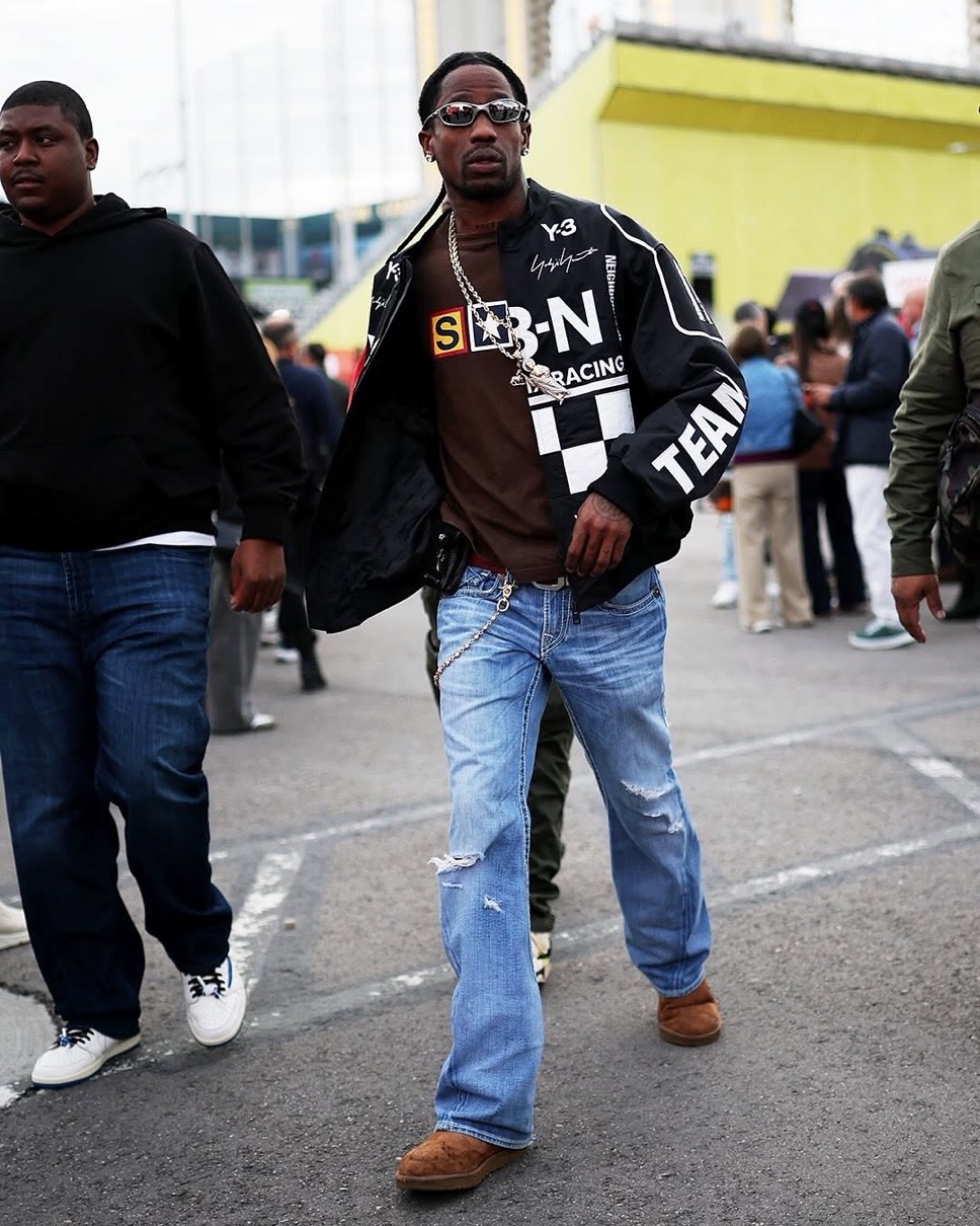 Travis Scott が Y-3 x NEIGHBORHOOD Racing Jacketを着用し、adidas