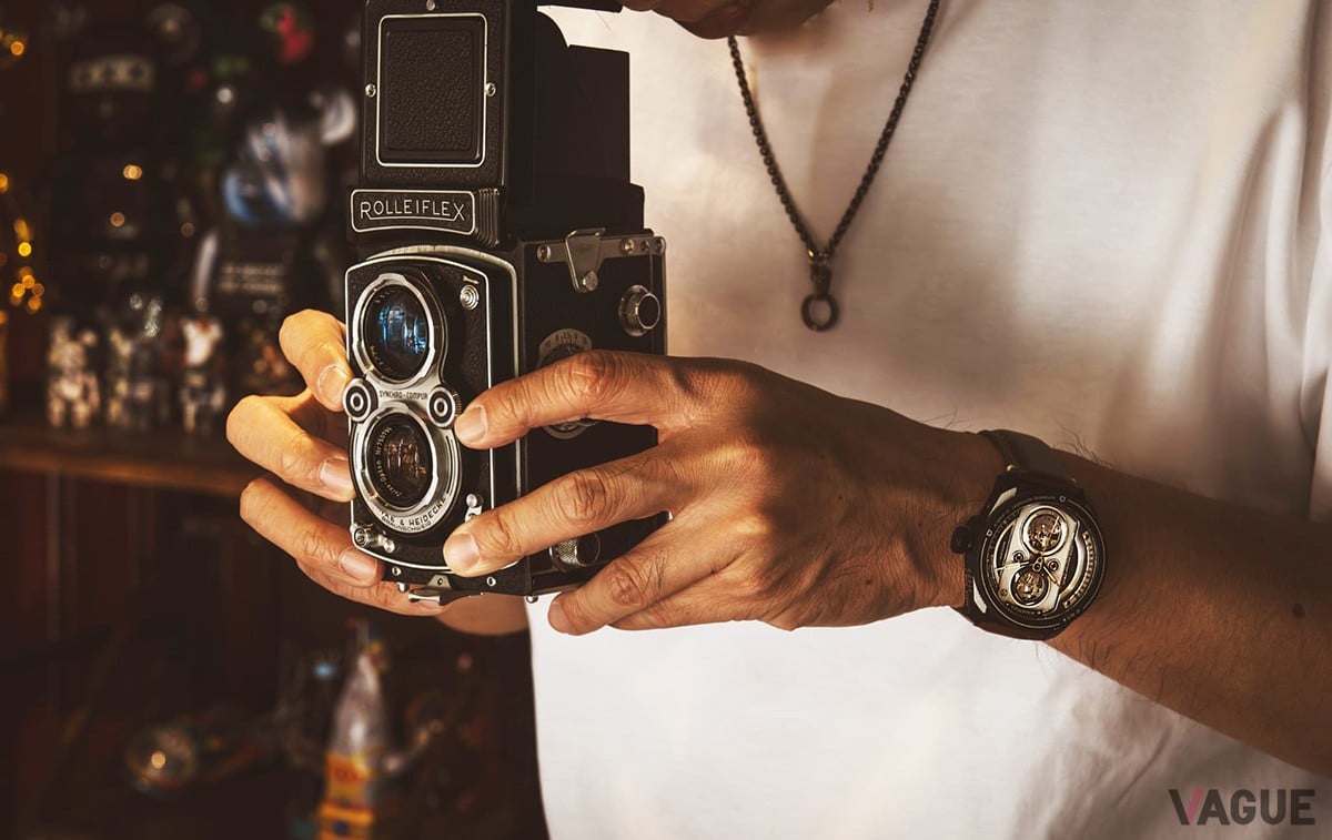 ドイツカメラの名機が時計になった！ 二眼レフをダイヤルに抱いた限定