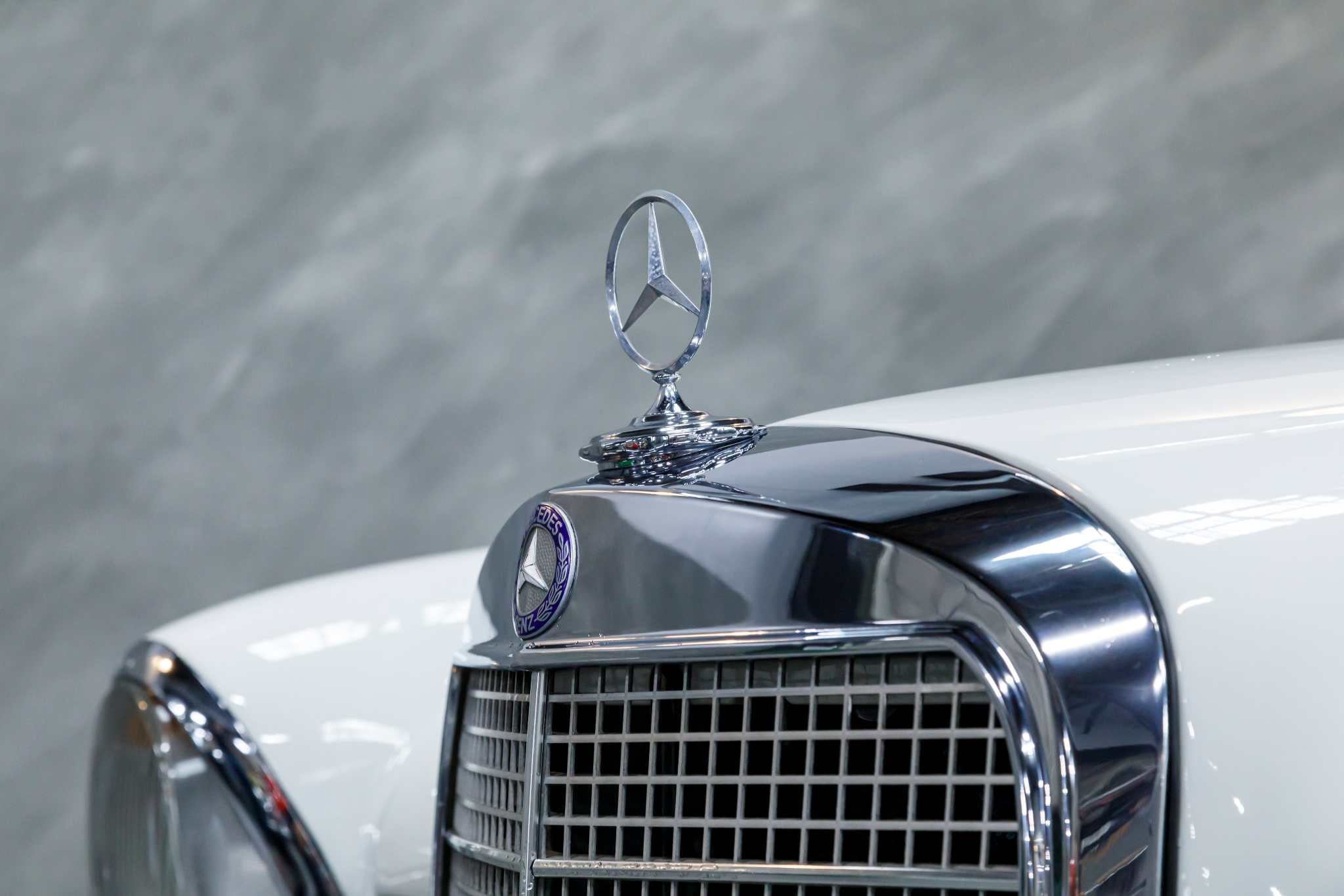 1969年 メルセデスベンツ 280SEクーペ（白／紺） - Vintage Car VISCO