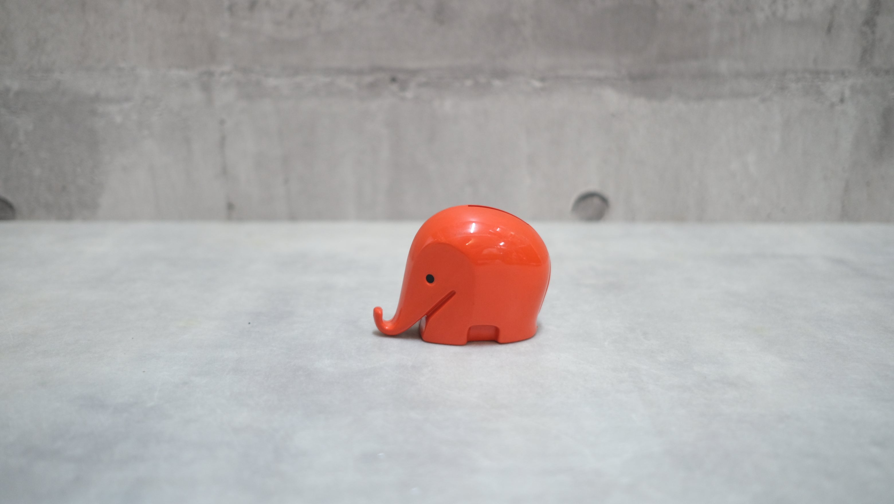 手のひらに、未来への小さな約束を。】ルイジ・コラーニ Drumbo 象