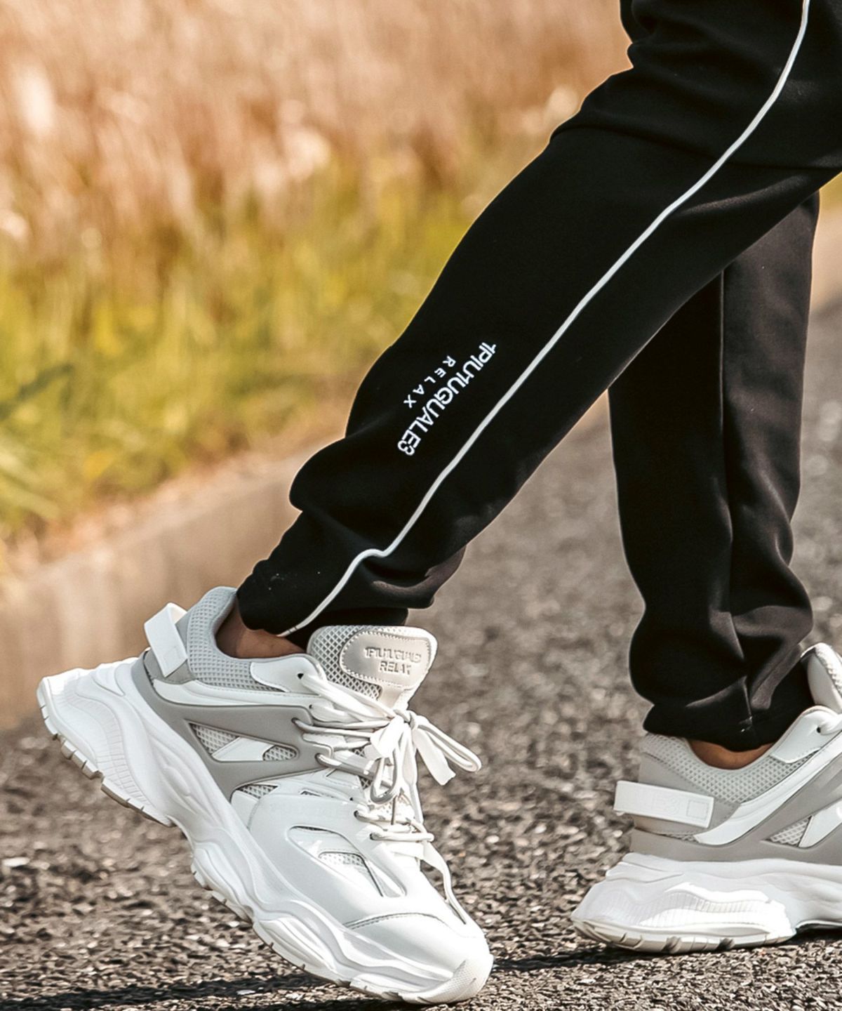 1PIU1UGUALE3 RELAX - パイピングスムースジョガーパンツ | ロング