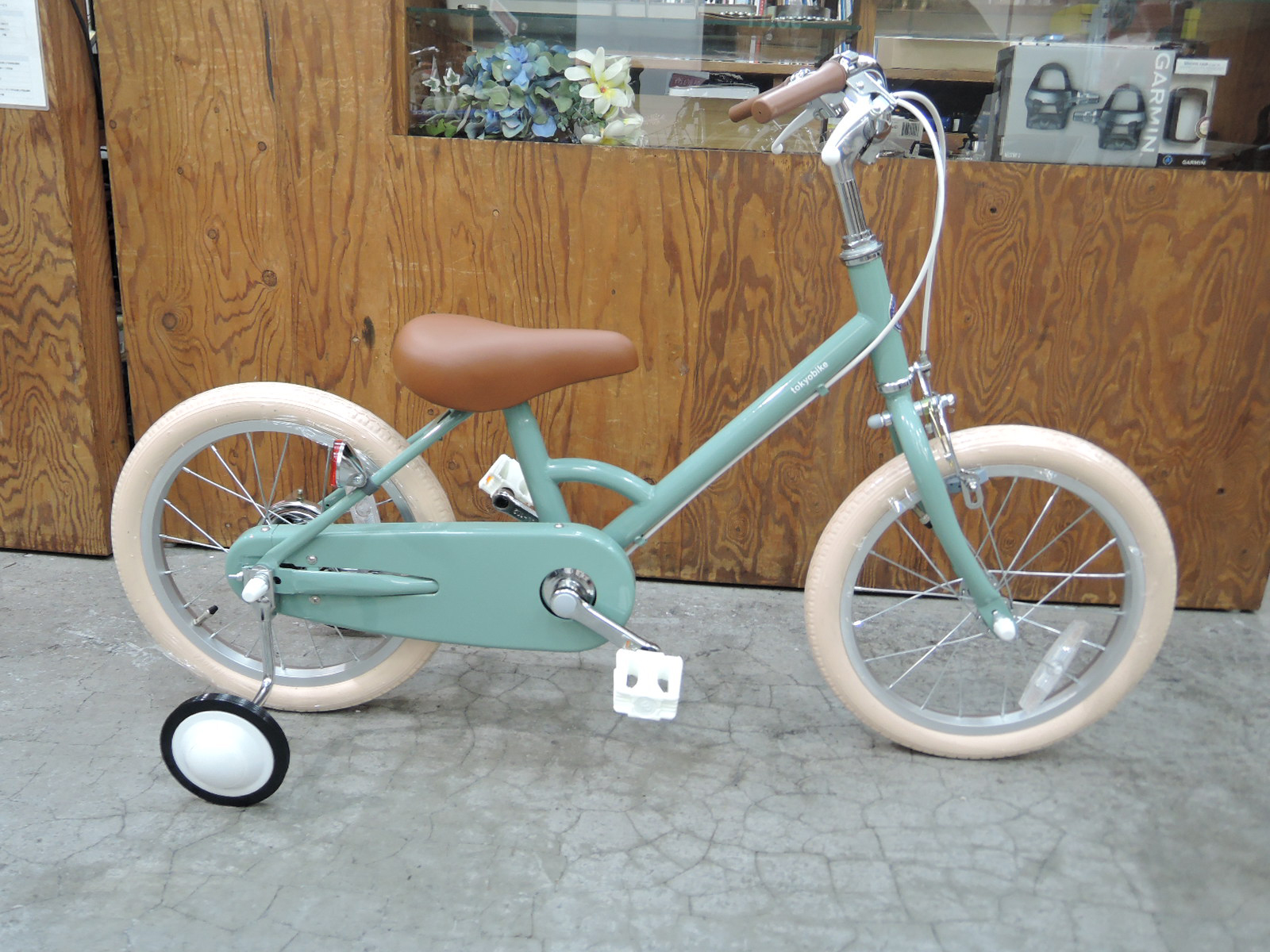 大阪でリトルトーキョーバイクの事ならヴィアサイクルズヴィレッジまで