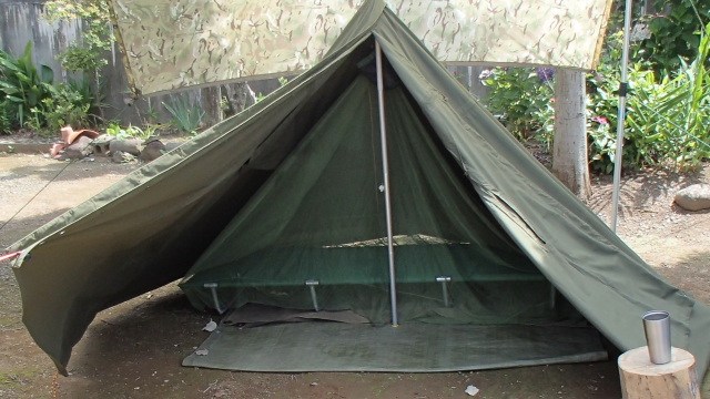 意外と知らない ポーランド軍テントの表と裏とサイズの違いと張り方