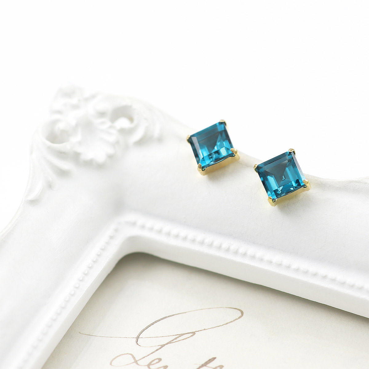 1月誕生石のアクセサリー K18YG ロンドンブルートパーズ ひし形ピアス