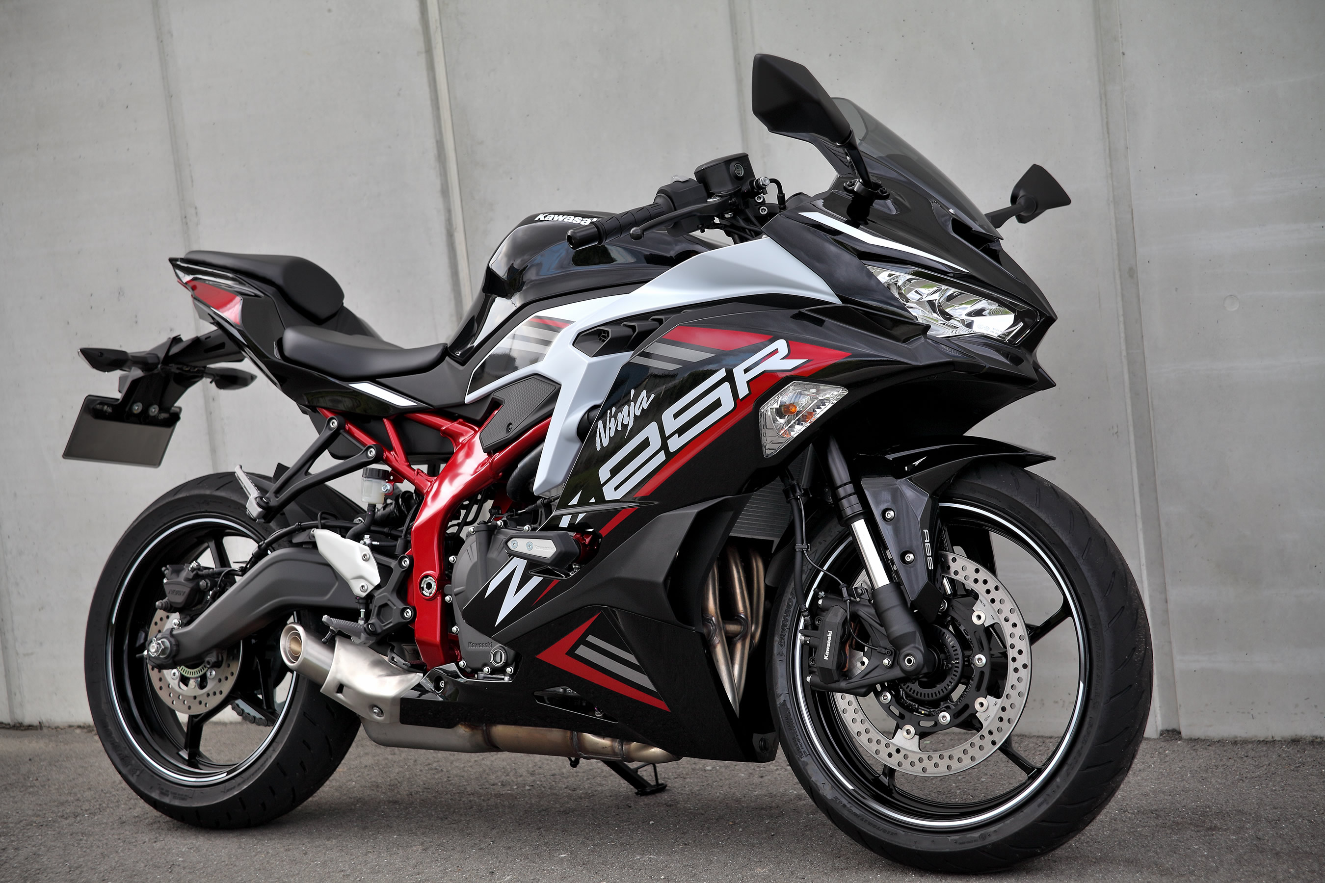 Ninja ZX-25R 写真資料集