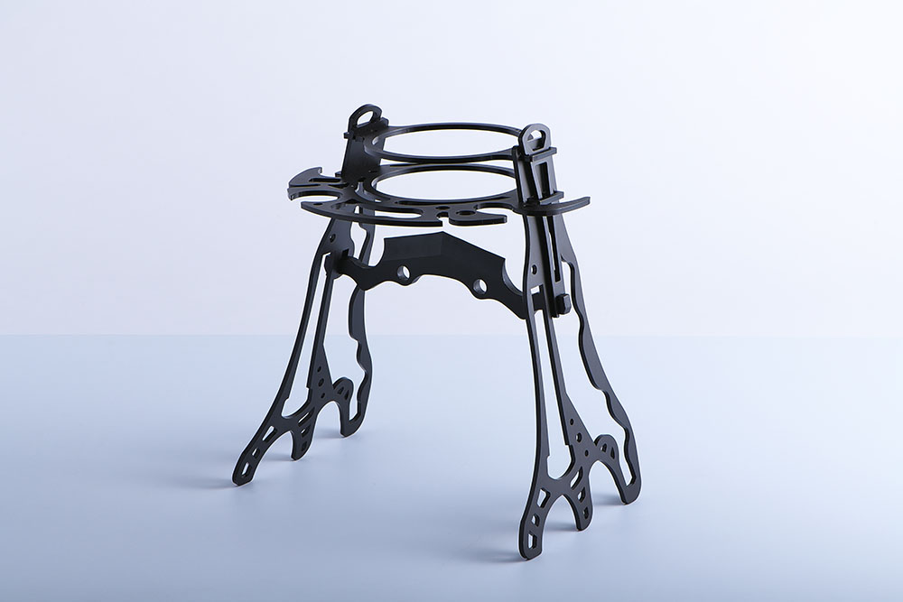 トリパスプロダクツから、組み立て式の薪割り台。ギアハンガーとしても