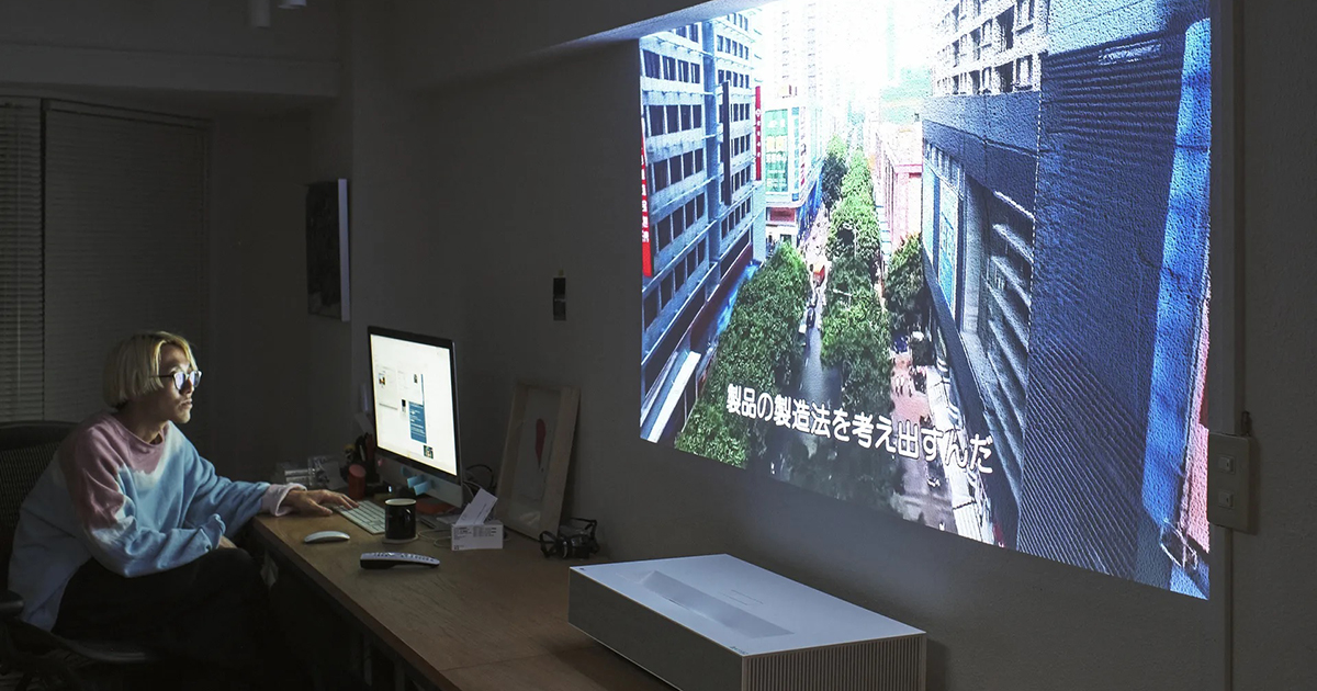 これは未来なのだ、とアートディレクターは確信した：超短焦点4K