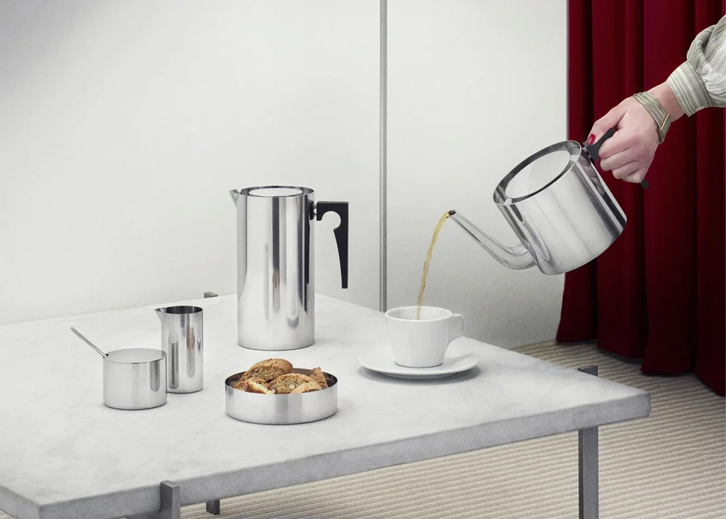 Arne Jacobsen Tea Pot – Woodland Mod