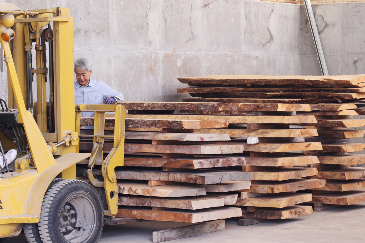 ただた　一枚板