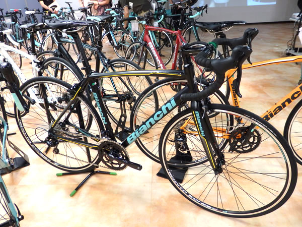 BIANCHI VIA NIRONE 7 PRO(ビアンキ ヴィア ニローネ 7)SORA完成車