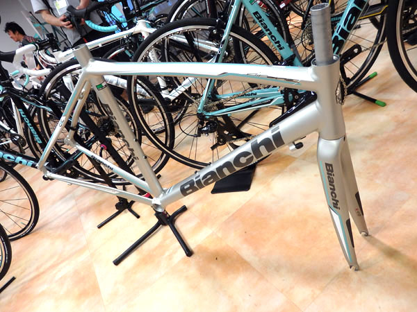 BIANCHI VIA NIRONE 7 PRO(ビアンキ ヴィア ニローネ 7)TIAGRA完成車