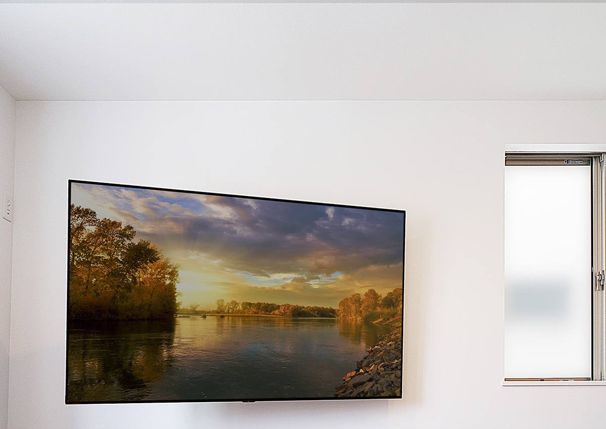 石こうボード+クロスの壁にLG製の65型有機ELテレビを壁掛け CATO施工