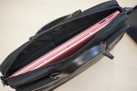 ソニーストアと吉田カバンのコラボバッグ＆ケース、実機レビュー