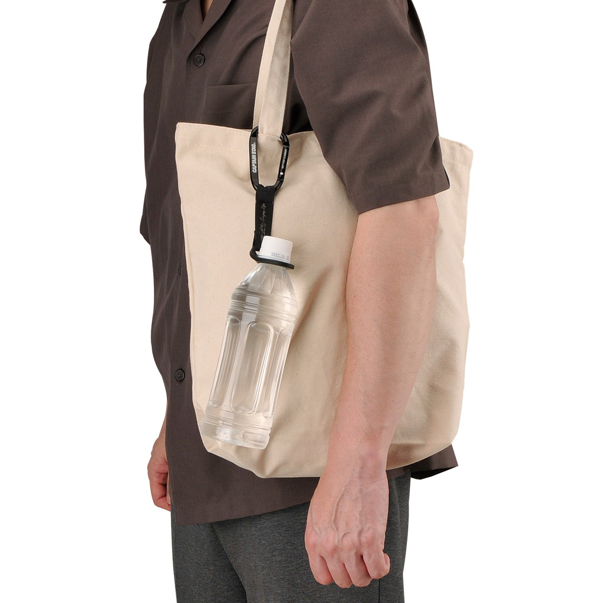 カラビナ付ペットボトルホルダー（モンテ／カーキ） - アウトドア