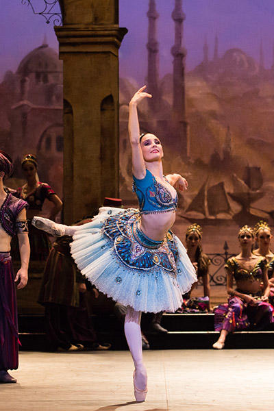 プリンシパルに昇格したばかりの加瀬栞がグルラーナを踊って喝采を浴び