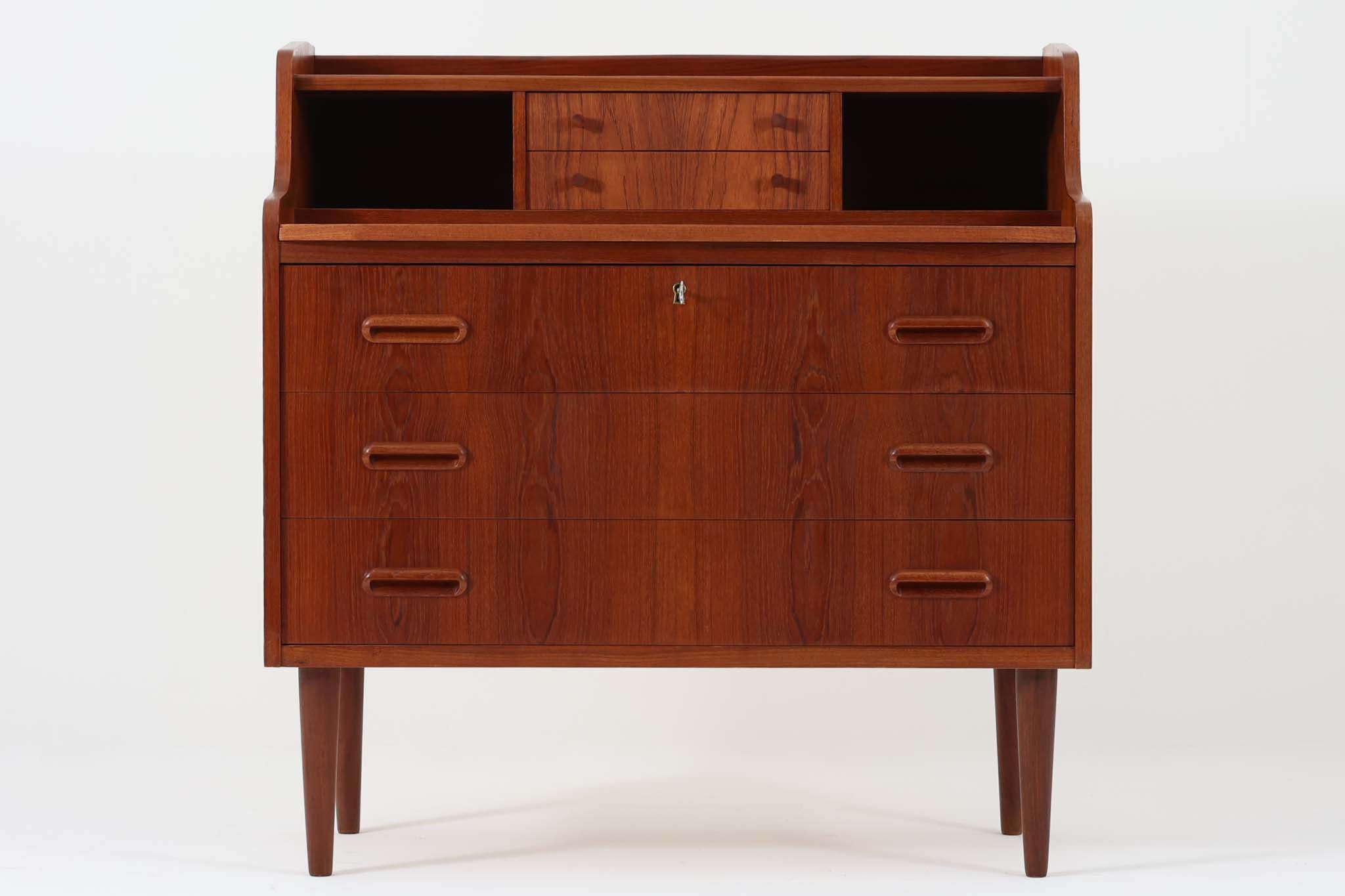 北欧ビンテージ家具ビューロ | 機能的で美しいデザインが魅力の