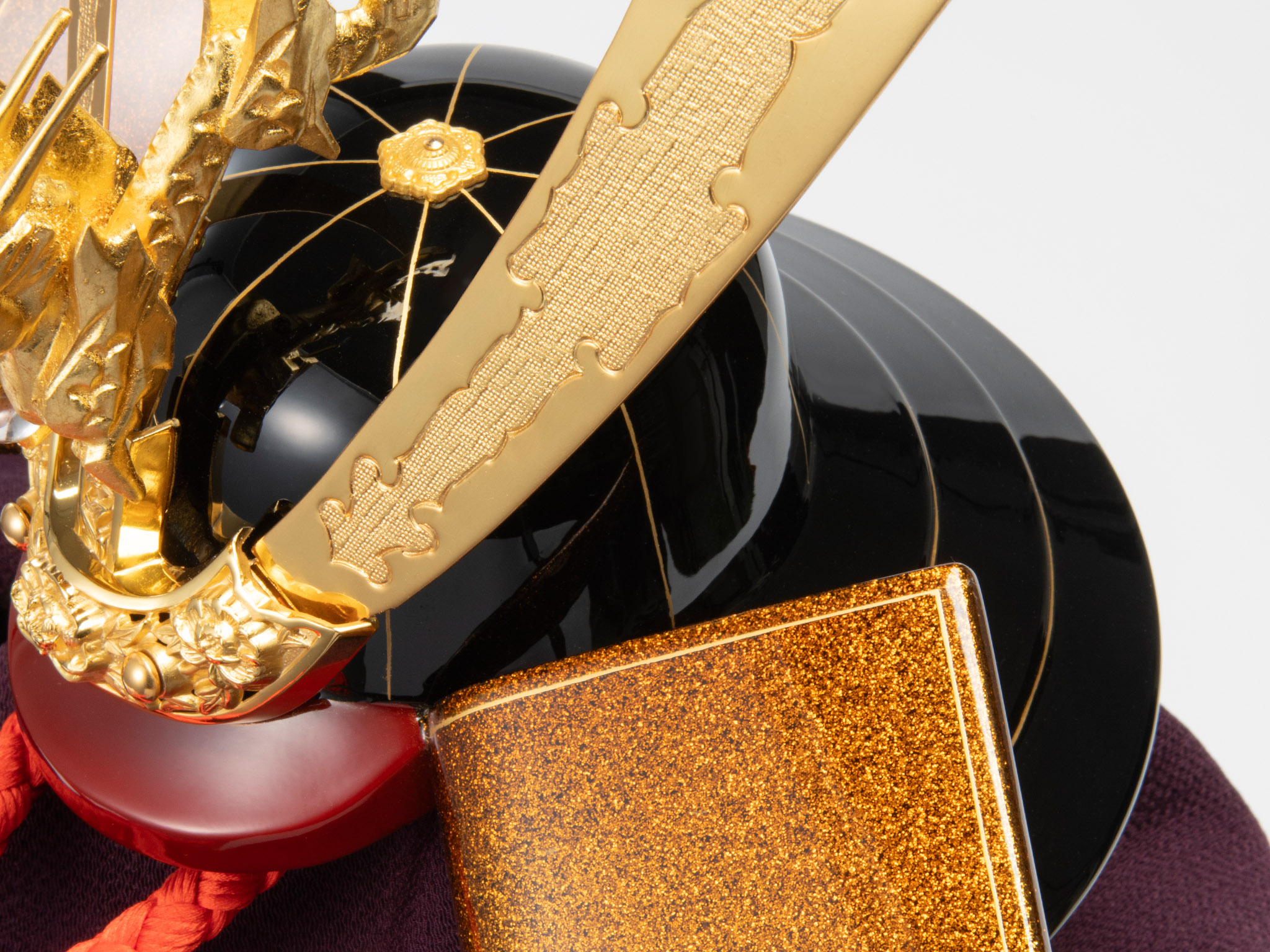 五月節句飾り「兜」 | 伝統工芸でストーリーのある品質をつくりあげる