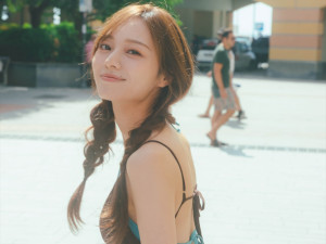 写真）水原希子、ポールダンスや衝撃の全身青塗り姿も “ディープな趣味