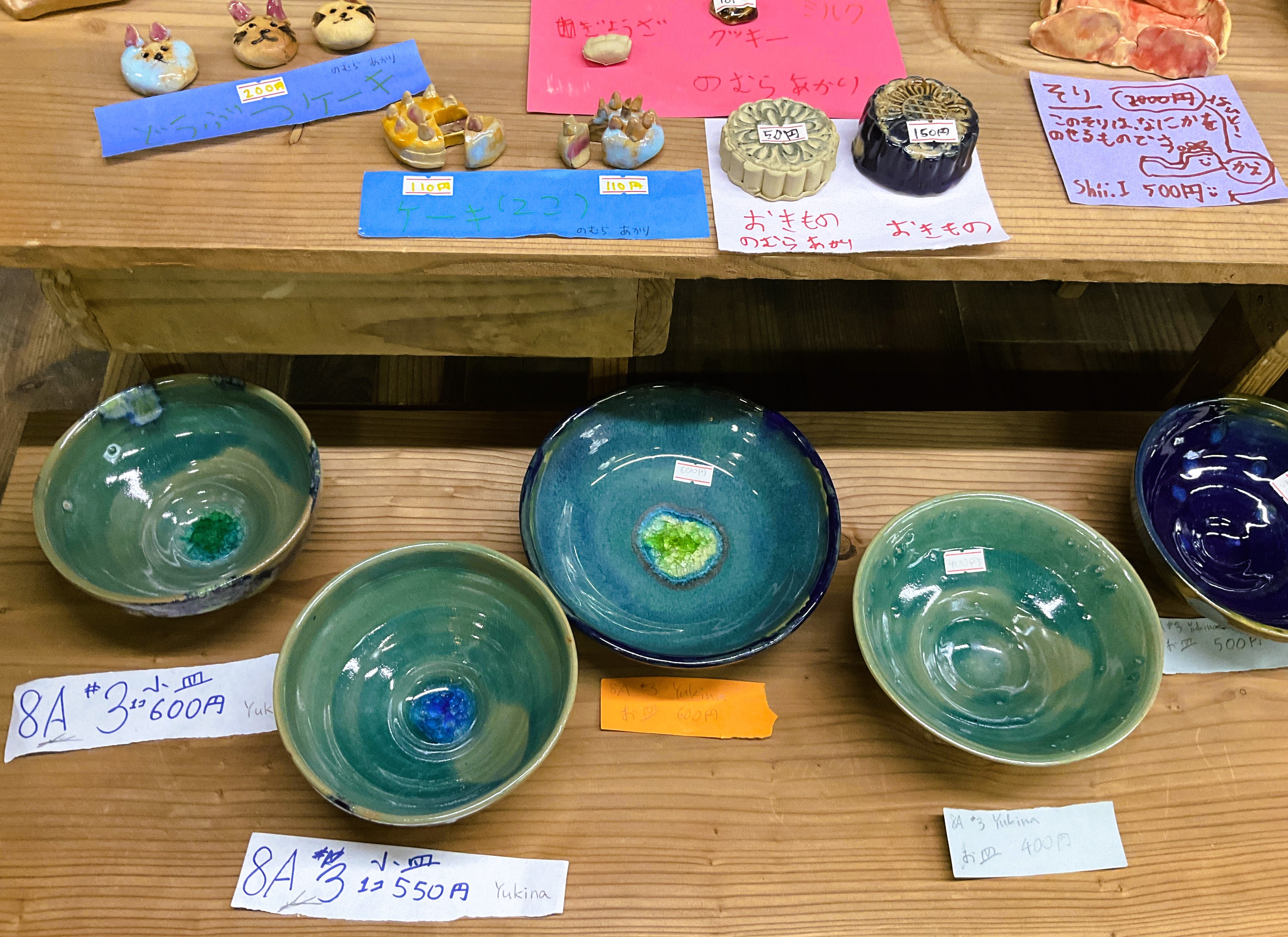 陶芸クラブの展示会｜沖縄アミークスインターナショナル 幼稚園