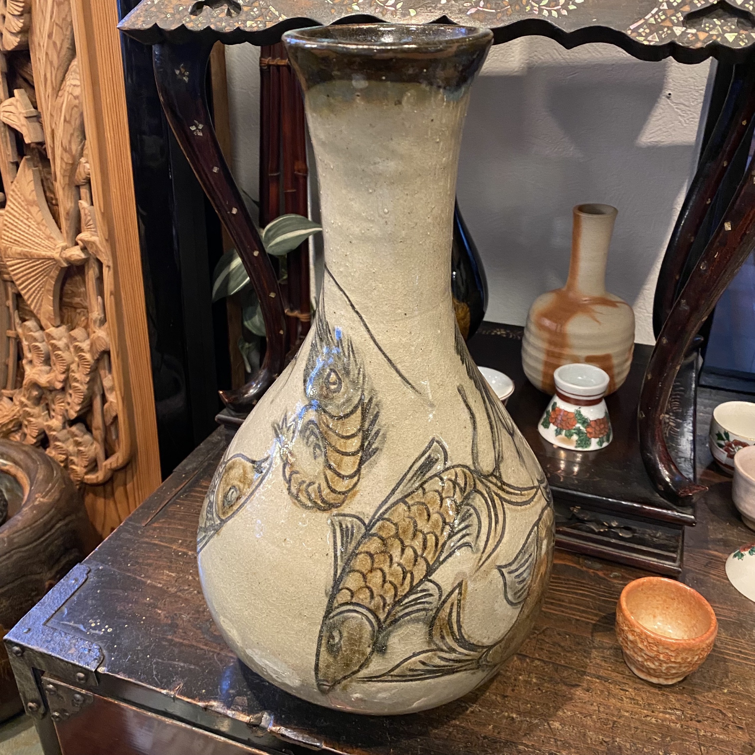 壺屋焼 沖縄やちむん 線彫 魚紋 | Antique Nanae