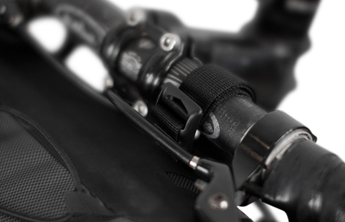 エクスペディション・ハンドルバーパック（14L）｜APIDURA