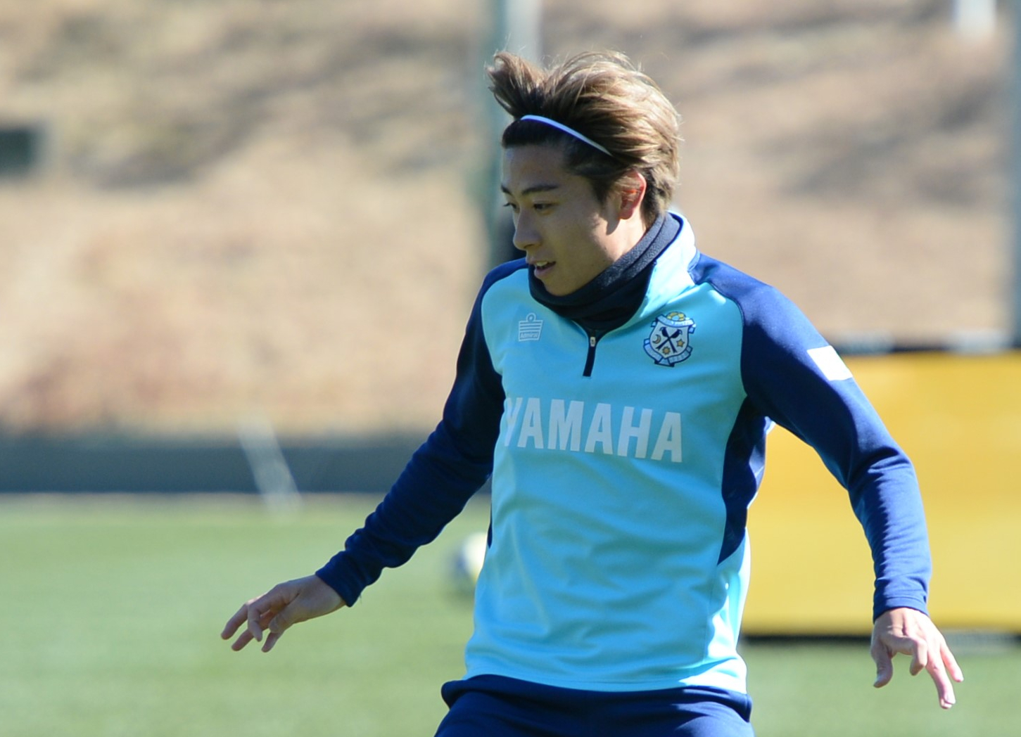 ジュビロ磐田、開幕スタメン濃厚の新加入MF倍井謙が意気込み「覚悟を