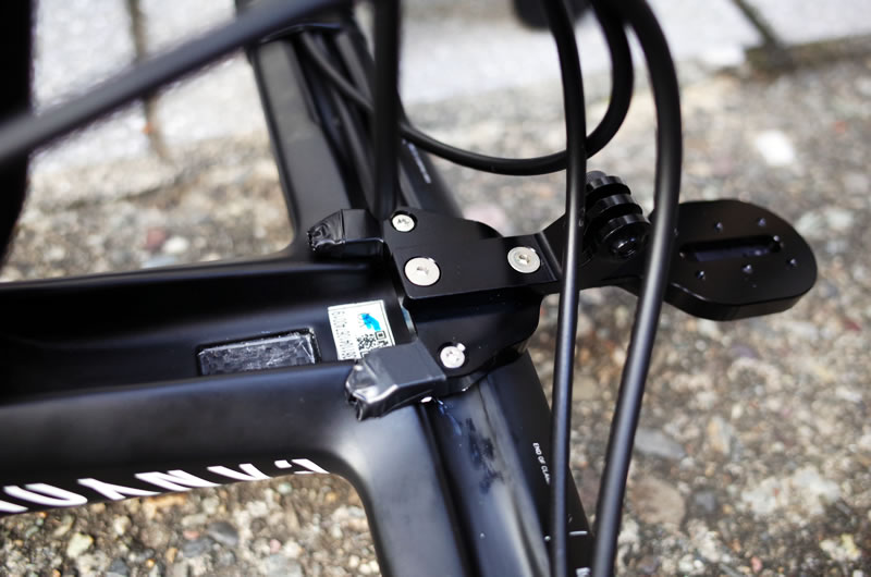 レックマウントでキャニオンのエアロハンドルに“カッコよく”サイコンと