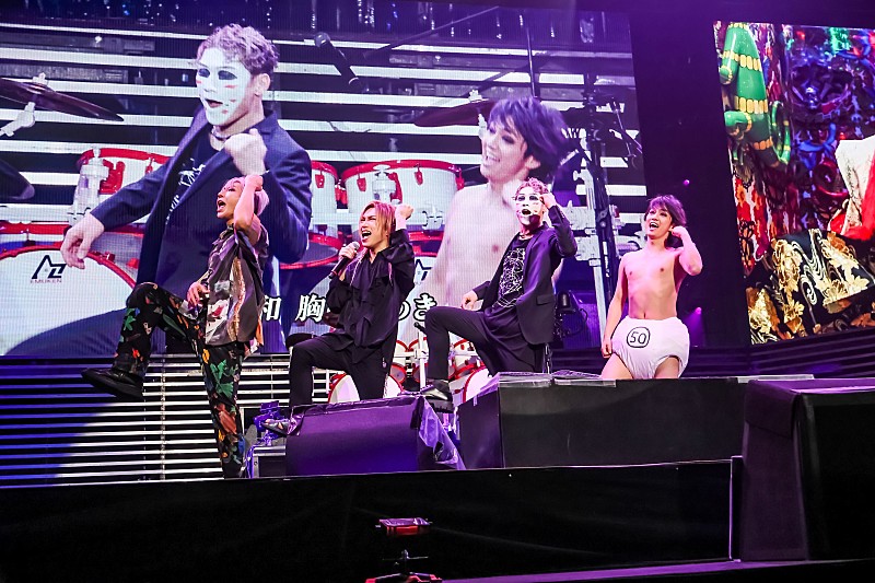 ゴールデンボンバー、ライブで見せた「20年間変わらない」バンドの姿