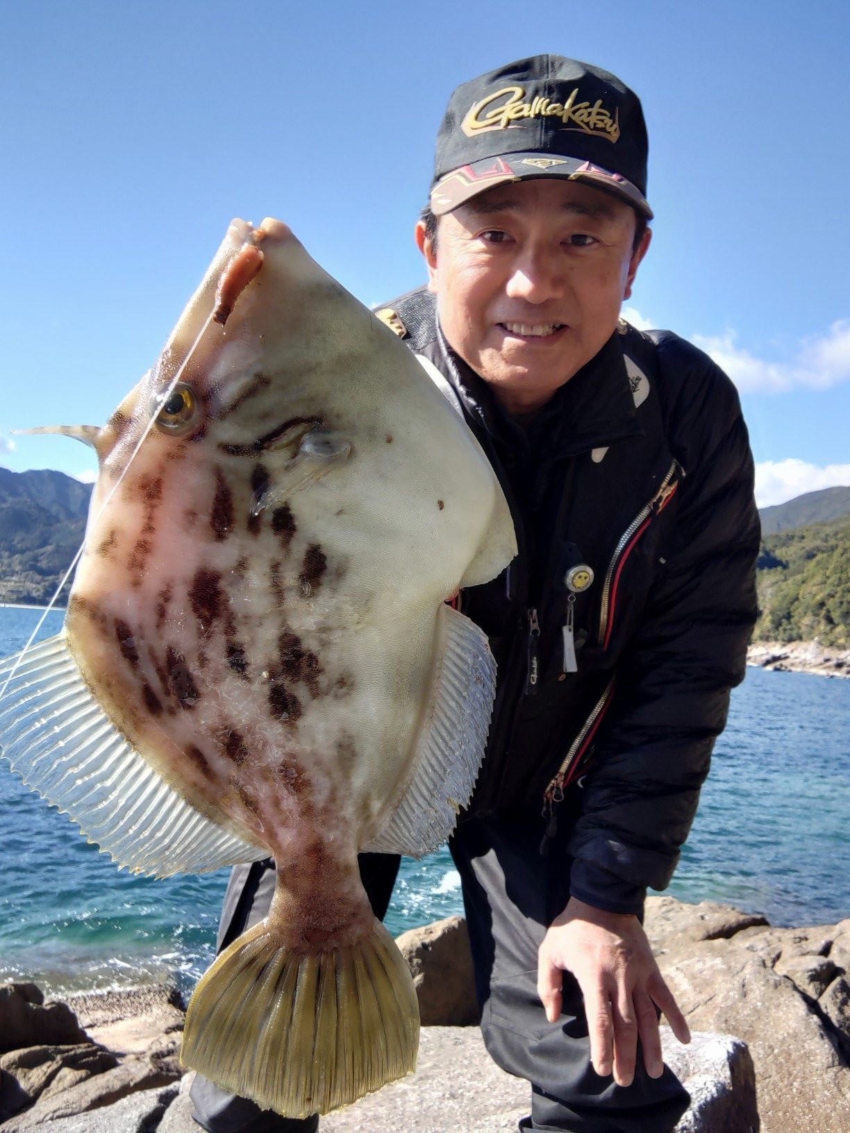 紀東の磯で大物投げ釣り(三重県熊野市) | がまかつ