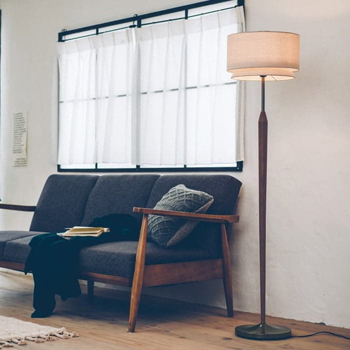 ミッドセンチュリーモダンなSvanteフロアスタンド｜リビング空間の