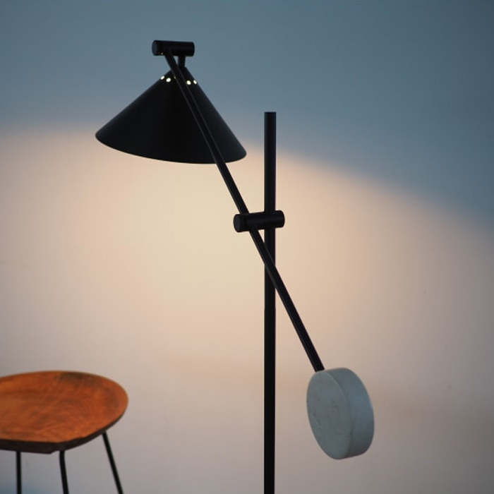 Turoフロアスタンドライト｜照明のライティングファクトリー