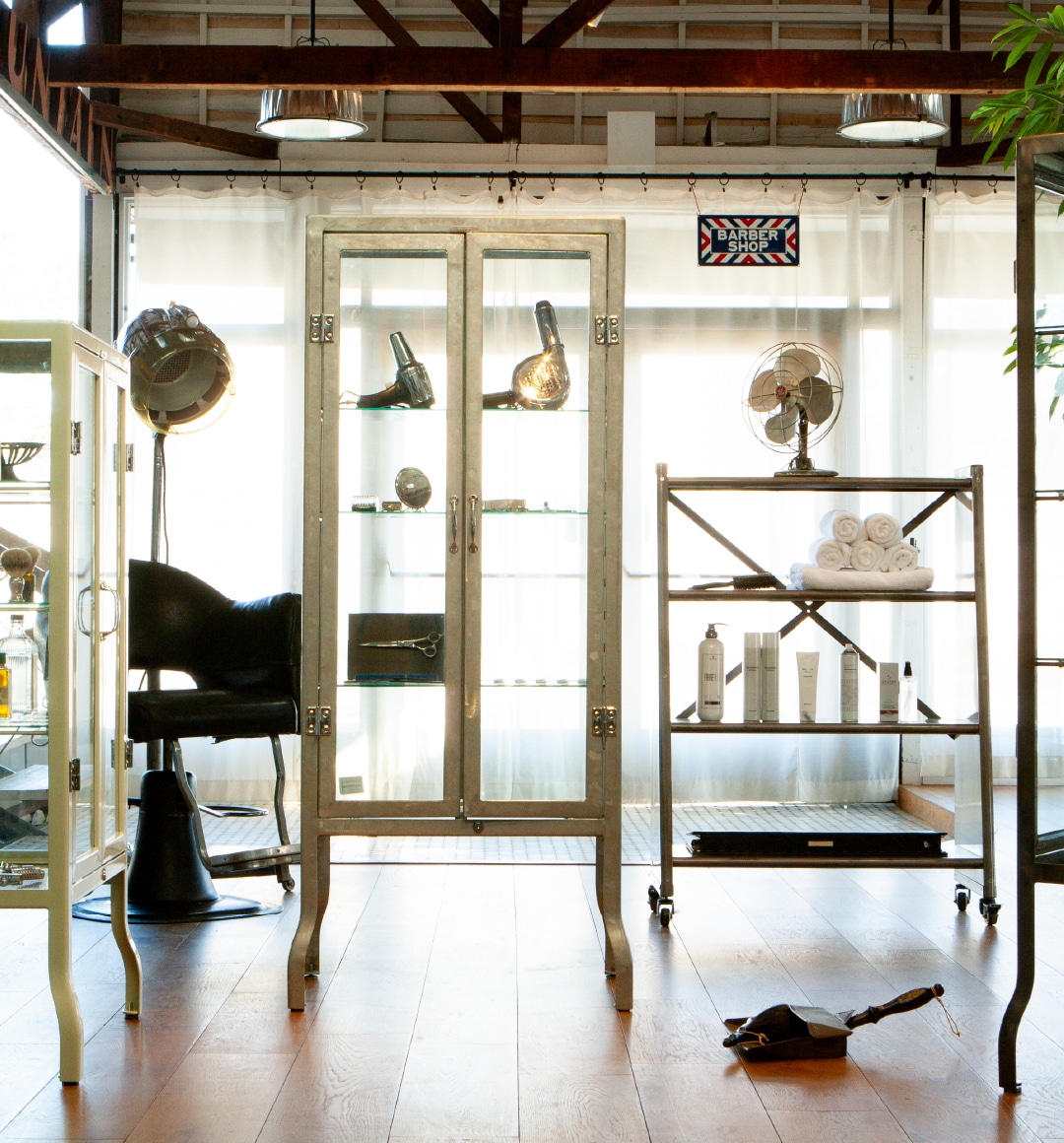 オールドアメリカンなキャビネット｜時代を越えても劣化することのない