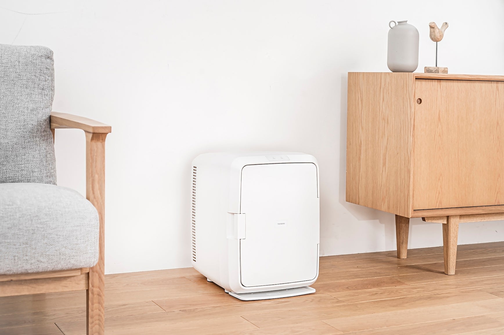 e-TREND｜ツインバード HR-EB08W [冷温庫 20L 500mlペットボトル12本