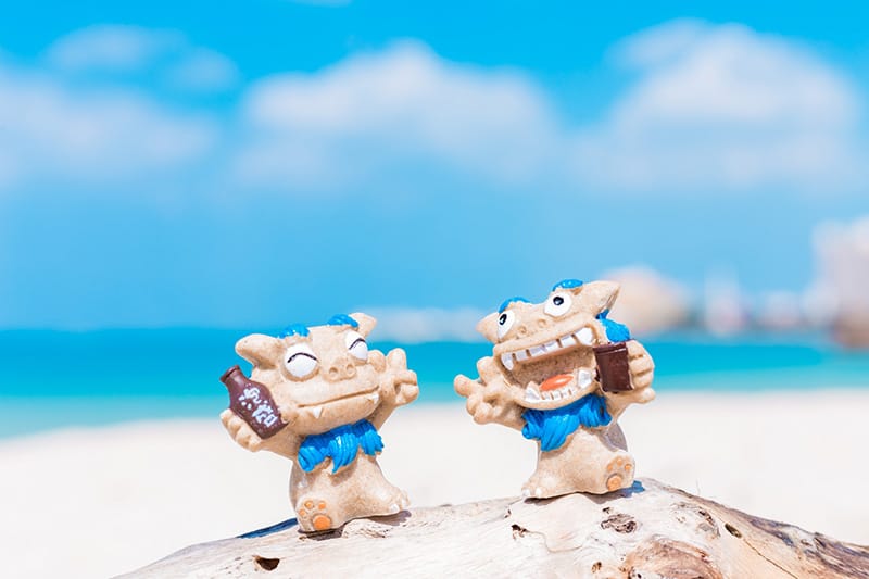 ギフトに沖縄の守り神シーサーを。シーサーの持つ意味とは？｜ainowa