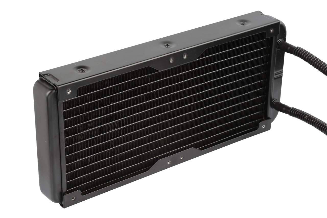 ENERMAX 広大な冷却面積で、圧倒的な冷却性能を発揮する超大型240mm