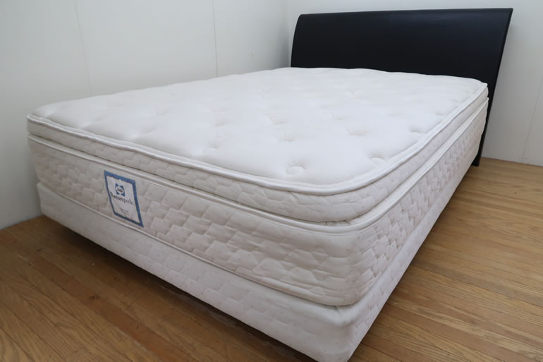 東京でシーリープレミアムシリーズセミダブルベッドのベッド