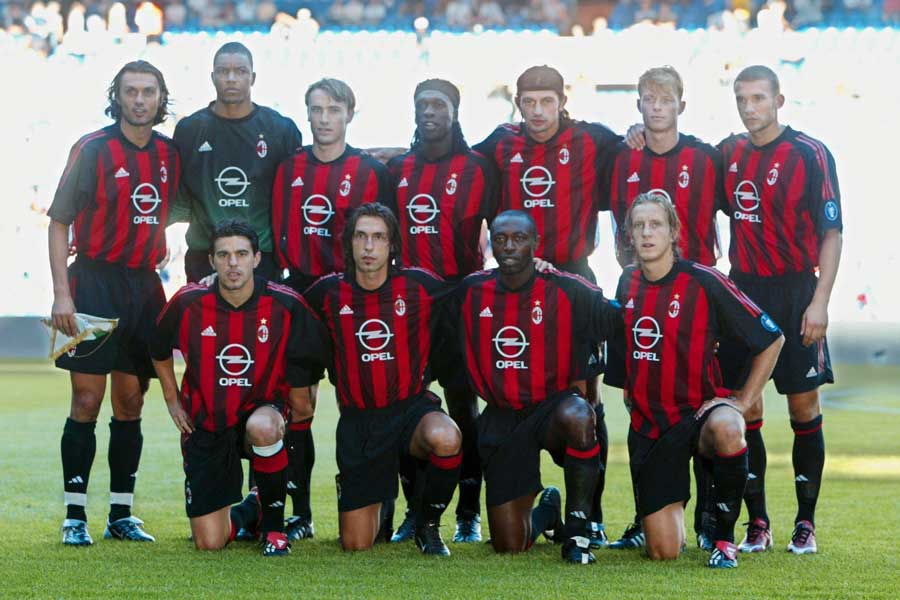 往年のミラン名手が勢揃い！ 豪華レジェンド再会ショットに英紙「超