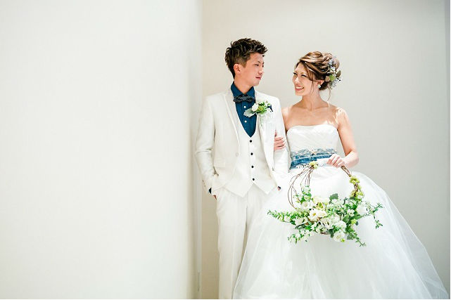 永遠の輪を意味するリースブーケのかわいい持ち方＆作り方＊実例12