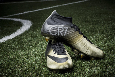ナイキがロナウドに贈ったダイヤつきのシューズ「マーキュリアル CR7