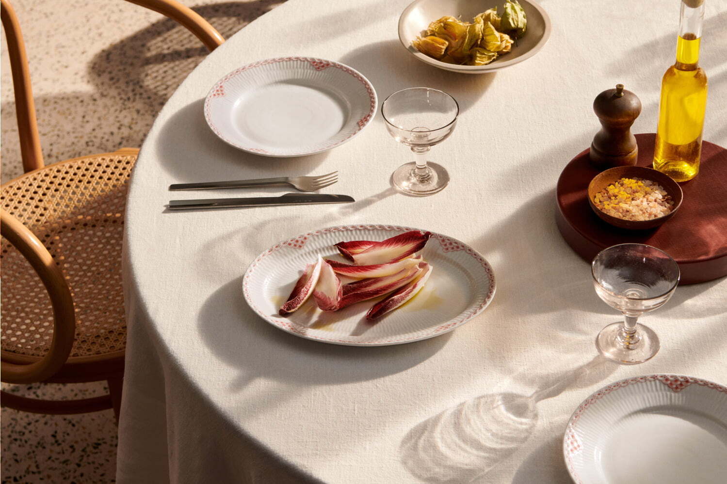 ロイヤル コペンハーゲン“コーラル色レース”の新作テーブルウェア