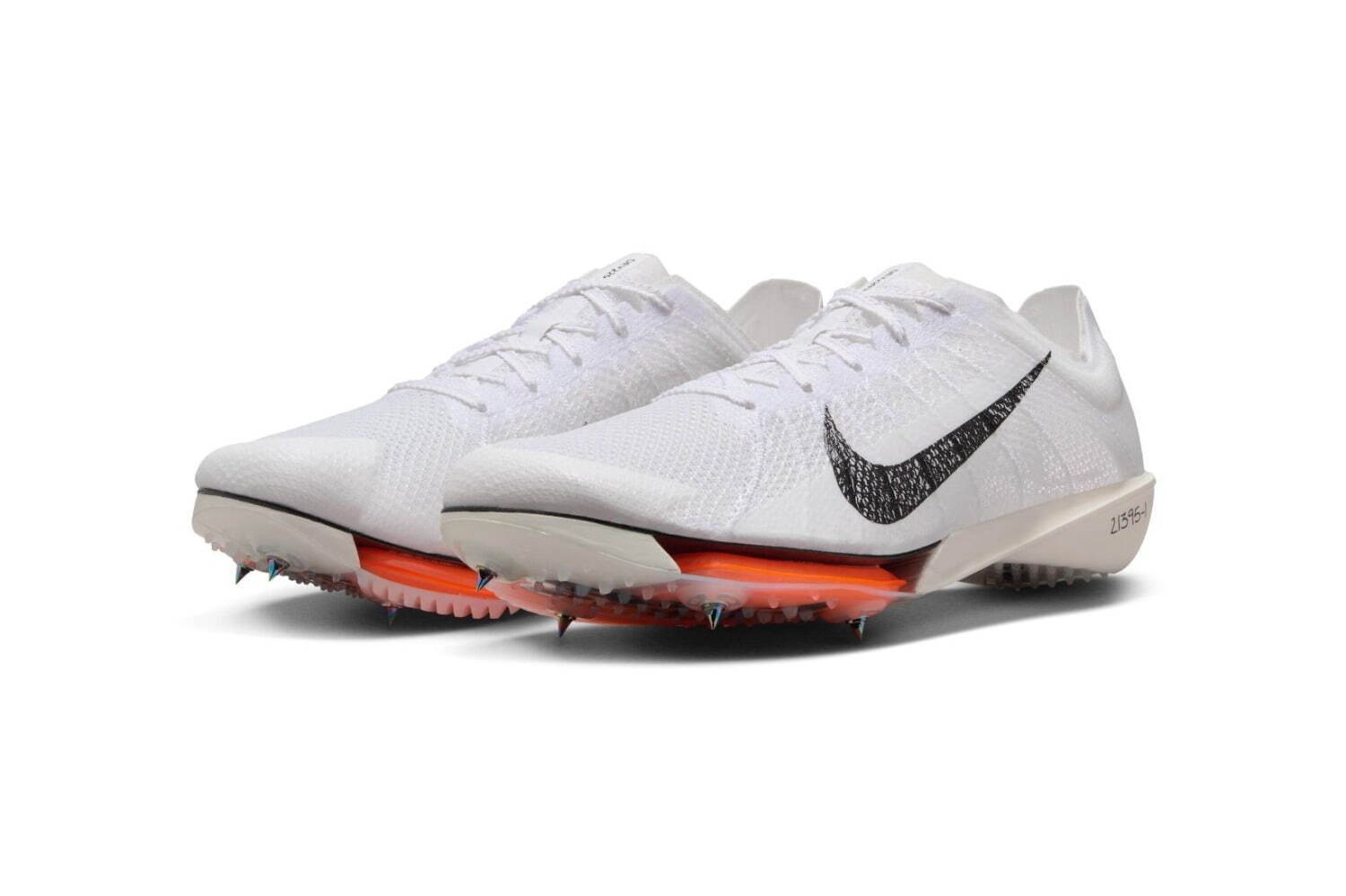 ナイキのスパイクシューズ新色、ホワイト基調アッパーにオレンジの