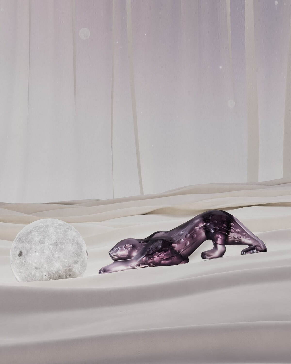 ラリックのクリスタルガラス“夕暮れ着想”のパープルカラー、羽モチーフ