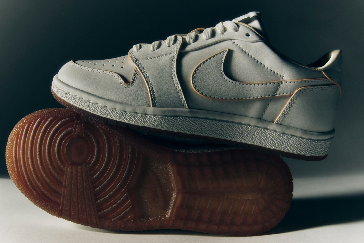 ジョーダン ブランド「エア ジョーダン1」イタリアンレザーの“ウィング