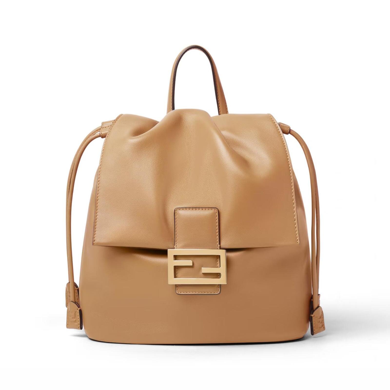 フェンディ“柔らかシェイプ”の2WAYバックパック、しなやかな軽量レザー