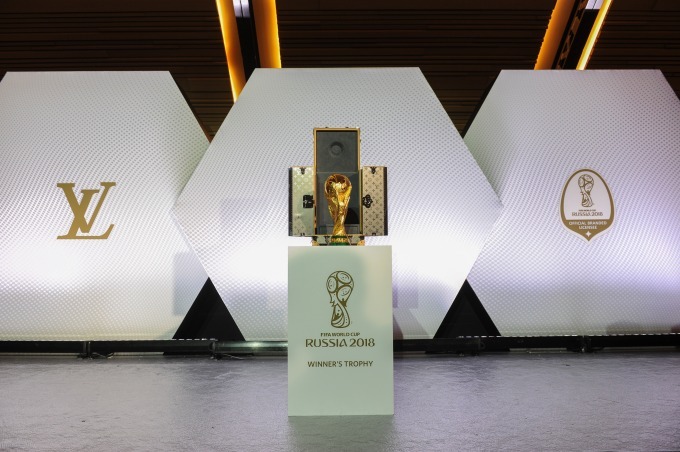 ルイ・ヴィトンから、ロシアW杯に向け“サッカーボール”が着想のバッグ