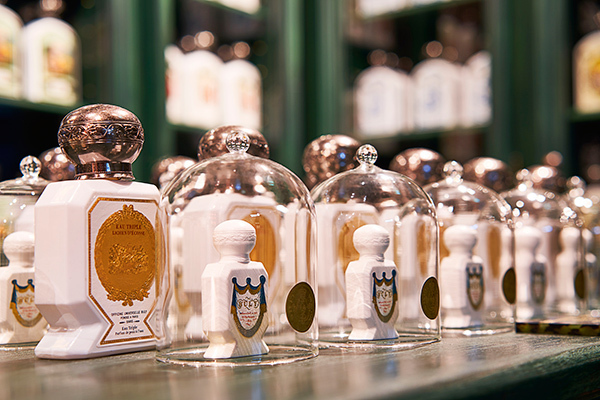 オフィシーヌ・ユニヴェルセル・ビュリー」日本橋高島屋S.C.に