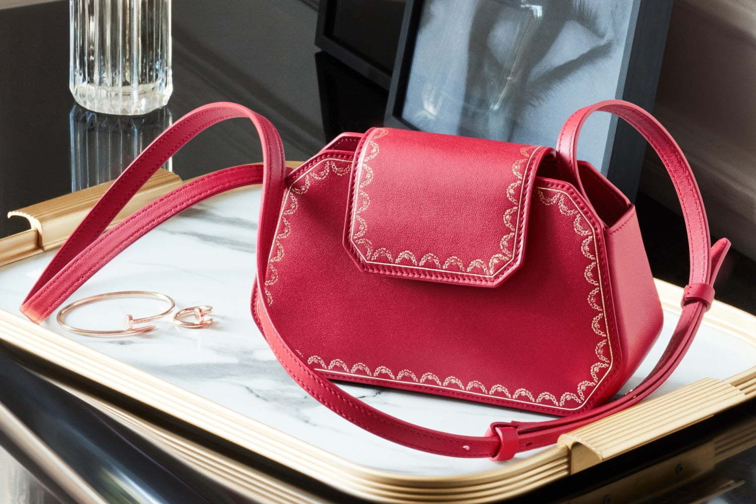 カルティエ、ジュエリーBOX着想のバッグ「ガーランド ドゥ カルティエ