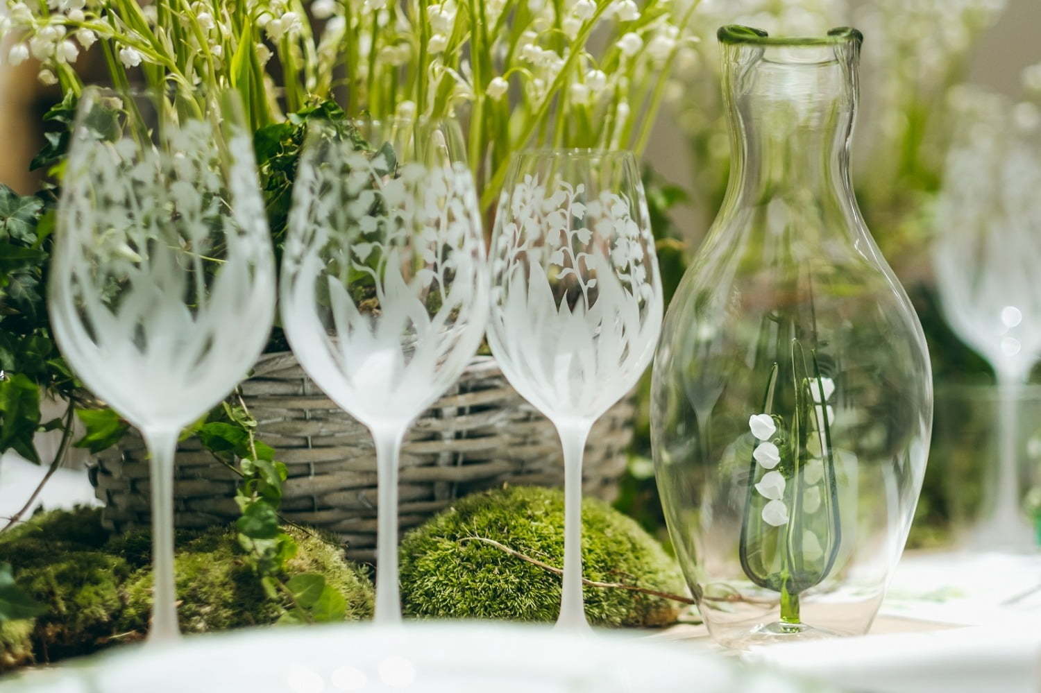 ディオール メゾンから“スズラン”モチーフの食器や雑貨、新作「リリー