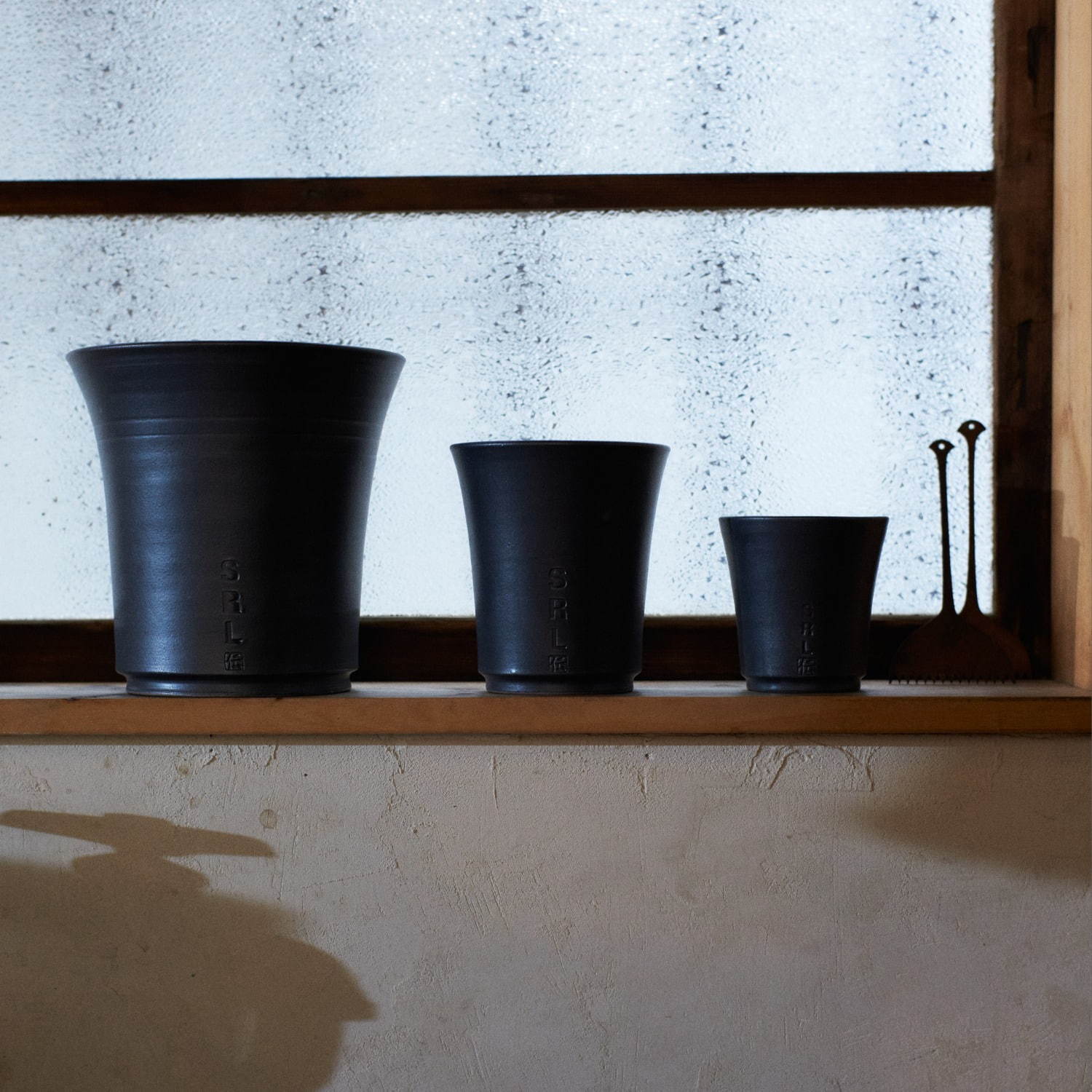 ネイバーフッド「SRL」×丹波の老舗“伝市釜”の別注植木鉢、サボテン